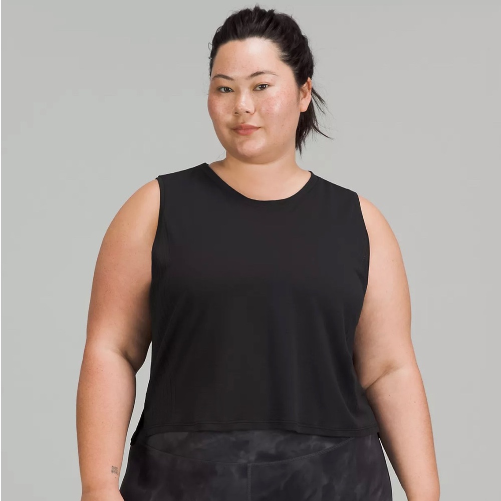 NWT Lululemon train to be tank size 4 sold out